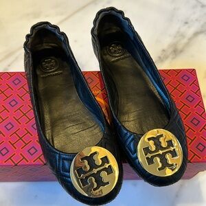 Tory Burch Black Quilted Minnie sz 6